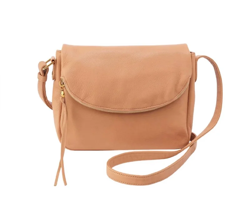 Women's bags with woven texture and leather handles for a chic yet casual look-Women's Fern Messenger Crossbody In Sandstorm