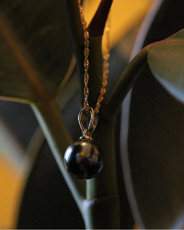 Necklaces and pendants with lock and key designs for a symbolic gesture-Tahitian Pearl Pendant